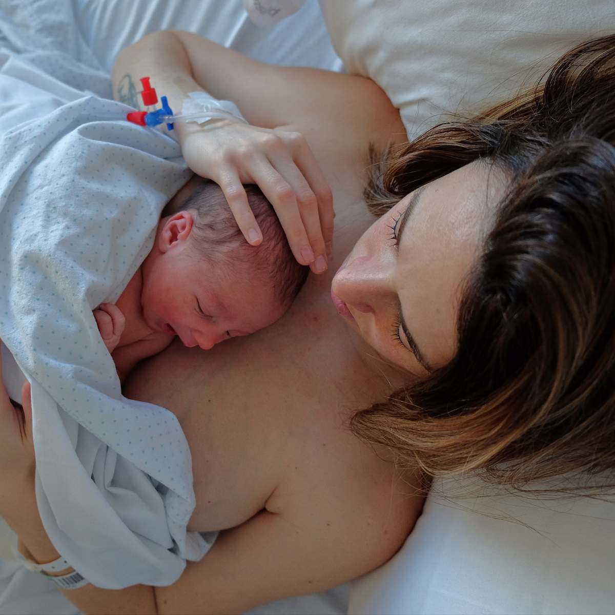 Ora Magica Primul pas in alaptare – Contactul direct piele pe piele dintre mama si bebe